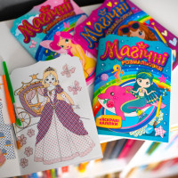 Водна розмальовка "Принцеси" 10171025 8 сторінок 22 наліпки