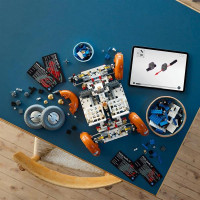 Конструктор LEGO Technic Місячний автомобіль NASA Apollo 1913 деталей (42182)
