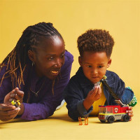 Конструктор LEGO City Пожежна машина з драбиною 82 деталі (60463)