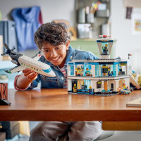 Конструктор LEGO City Аеропорт із літаком 887 Деталей ( 60502 )