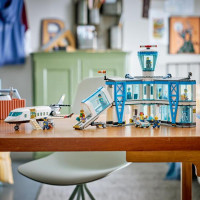 Конструктор LEGO City Аеропорт із літаком 887 Деталей ( 60502 )