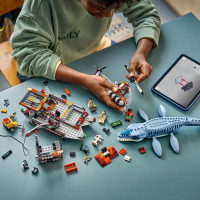 Конструктор LEGO® Jurassic World Напад мозазавра на човен Іграшка (77983)