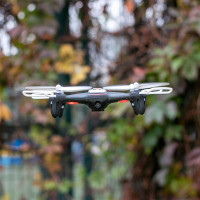 Квадрокоптер Syma з 2,4 ГГц керуванням та камерою 22 cм чорний (X15W-black)