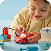 Конструктор LEGO Duplo Disney Візит МакКвіна в гараж Дока (10456)