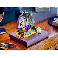 Конструктор LEGO Icons Гелловінська комора 205 деталей (40721)