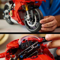 Конструктор LEGO Technic Мотоцикл Ducati Panigale V4 S 1603 деталі (42202)