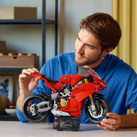 Конструктор LEGO Technic Мотоцикл Ducati Panigale V4 S 1603 деталі (42202)
