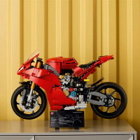 Конструктор LEGO Technic Мотоцикл Ducati Panigale V4 S 1603 деталі (42202)