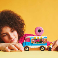 Конструктор LEGO City Вантажівка з пончиками 196 деталей (60452) Конструктор LEGO City Вантажівка з пончиками 196 деталей (60452)