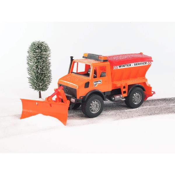 Модель Bruder Снігоприбиральний автомобіль MB Unimog 1:16 (02572) Модель Bruder Снігоприбиральний автомобіль MB Unimog 1:16 (02572)