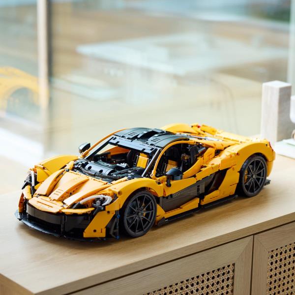 Конструктор LEGO Technic McLaren P1 3893 деталі (42172) Конструктор LEGO Technic McLaren P1 3893 деталі (42172)