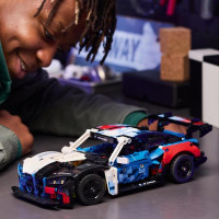 Конструктор LEGO® Technic Автомобіль для перегонів BMW M4 GT3 EVO 747 деталей (42226)