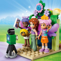 Конструктор LEGO® Friends Карусель із квітами й чашками та казкова фотобудка Іграшка, 321 деталь (42702) Конструктор LEGO® Friends Карусель із квітами й чашками та казкова фотобудка Іграшка, 321 деталь (42702)