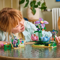 Конструктор LEGO® Friends Карусель із квітами й чашками та казкова фотобудка Іграшка, 321 деталь (42702) Конструктор LEGO® Friends Карусель із квітами й чашками та казкова фотобудка Іграшка, 321 деталь (42702)