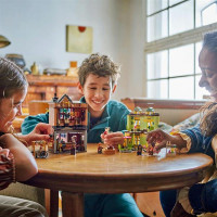 Конструктор LEGO Harry Potter Якісні товари для квідичу і кафе з морозивом 795 деталей (76452)