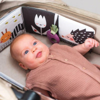 Розвивальна книжка-розкладачка Taf Toys Садочок у місті Зайчики (13065)