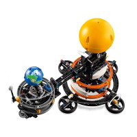 Конструктор LEGO Technic Земля та Місяць на орбіті 526 деталей (42179)Конструктор LEGO Harry Potter Летючий Форд Англія 165 деталей (76424)