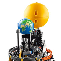 Конструктор LEGO Technic Земля та Місяць на орбіті 526 деталей (42179)Конструктор LEGO Harry Potter Летючий Форд Англія 165 деталей (76424)