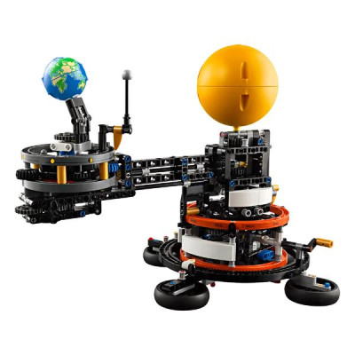Конструктор LEGO Technic Земля та Місяць на орбіті 526 деталей (42179)Конструктор LEGO Harry Potter Летючий Форд Англія 165 деталей (76424)