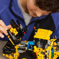 Конструктор LEGO Technic Колісний навантажувач Volvo L120 Electric 973 деталі (42209) Конструктор LEGO Technic Колісний навантажувач Volvo L120 Electric 973 деталі (42209)