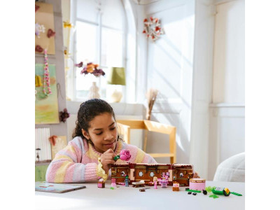 Конструктор LEGO Wicked Кімната Ґлінди й Ельфаби 740 деталей (75683) Конструктор LEGO Wicked Кімната Ґлінди й Ельфаби 740 деталей (75683)