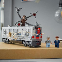 Конструктор LEGO Super Heroes Людина-павук проти Дока Ока Сцена в метро 393 деталі (76321)