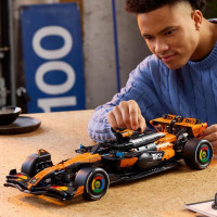 Конструктор LEGO® Technic Автомобіль McLaren MCL39 F1®, 585 деталей (42228)