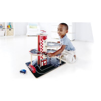 Дерев'яний автотрек Hape з паркінгом та вертолітним майданчиком (E3002)