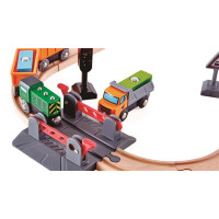 Іграшкова залізниця Hape дерев'яна з краном 34 ел. (E3732) Іграшкова залізниця Hape дерев'яна з краном 34 ел. (E3732)