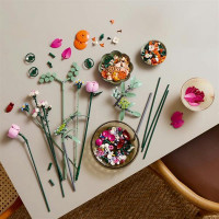 Конструктор LEGO Botanicals Милий рожевий букет квітів 749 деталей (10342) Конструктор LEGO Botanicals Милий рожевий букет квітів 749 деталей (10342)