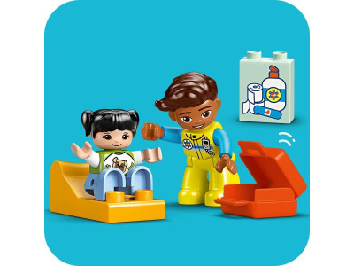 Конструктор LEGO DUPLO Швидка допомога та водій 19 деталей (10447)
