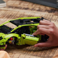 Конструктор LEGO Technic Lamborghini Huracan Tecnica 806 деталей (42161)