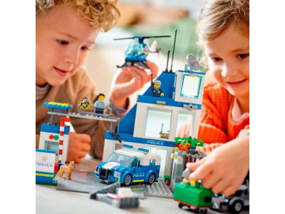 Конструктор LEGO City Police Поліцейська дільниця 668 деталей (60316) Конструктор LEGO City Police Поліцейська дільниця 668 деталей (60316)