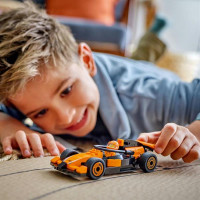 Конструктор LEGO City Пілот F1 з автомобілем для перегонів команди McLaren 86 деталей (60442)