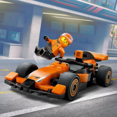 Конструктор LEGO City Пілот F1 з автомобілем для перегонів команди McLaren 86 деталей (60442)