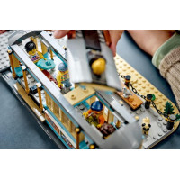 Конструктор LEGO® City Класичний трамвай до пляжу - Іграшки-потяги, 693 деталі (60506)