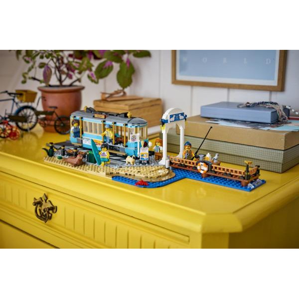 Конструктор LEGO® City Класичний трамвай до пляжу - Іграшки-потяги, 693 деталі (60506)