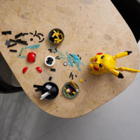 Конструктор LEGO® Pokemon™ Пікачу й покебол, 2050 деталей (72152)