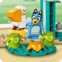 Конструктор LEGO Bluey Веселощі з Блуї та Хлоєю на ігровому майданчику 104 деталі (11201)