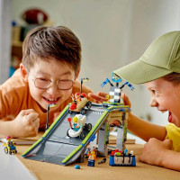 Конструктор LEGO City Жодних обмежень: Автодром для гоночних автомобілів 436 деталей (60460) Конструктор LEGO City Жодних обмежень: Автодром для гоночних автомобілів 436 деталей (60460)