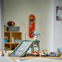 Конструктор LEGO City Жодних обмежень: Автодром для гоночних автомобілів 436 деталей (60460) Конструктор LEGO City Жодних обмежень: Автодром для гоночних автомобілів 436 деталей (60460)