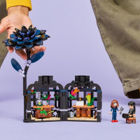 Конструктор LEGO Wednesday Квітка чорної жоржини 358 деталей (76784) Конструктор LEGO Wednesday Квітка чорної жоржини 358 деталей (76784)