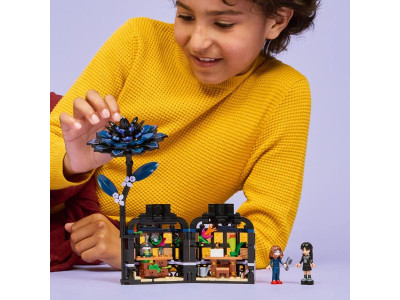 Конструктор LEGO Wednesday Квітка чорної жоржини 358 деталей (76784) Конструктор LEGO Wednesday Квітка чорної жоржини 358 деталей (76784)
