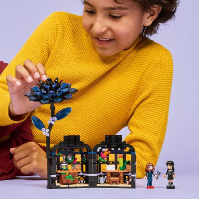 Конструктор LEGO Wednesday Квітка чорної жоржини 358 деталей (76784)