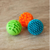 Прорізувач-брязкальце Fat Brain Toys Sensory Rollers Сенсорні кулі 3 шт. (F161ML) Прорізувач-брязкальце Fat Brain Toys Sensory Rollers Сенсорні кулі 3 шт. (F161ML)