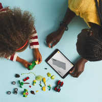 Конструктор LEGO Marvel Павук і його неймовірні друзі Перегони на електромобілях з динозаврами 124 деталі (11198)