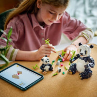 Конструктор LEGO Creator Дикі тварини: пандові 626 деталей (31165)Конструктор LEGO Creator Друкарська машинка з квітами 363 деталі (31169)