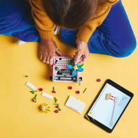 Конструктор LEGO Creator Дикі тварини: пандові 626 деталей (31165)Конструктор LEGO Creator Друкарська машинка з квітами 363 деталі (31169)