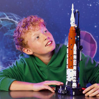 Конструктор LEGO Technic Ракета із системою космічного запуску NASA Artemis 632 Деталі (42221)