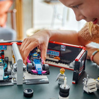 Конструктор LEGO City Гараж F1 та автомобілі Mercedes-AMG і Alpine 678 деталей (60444)